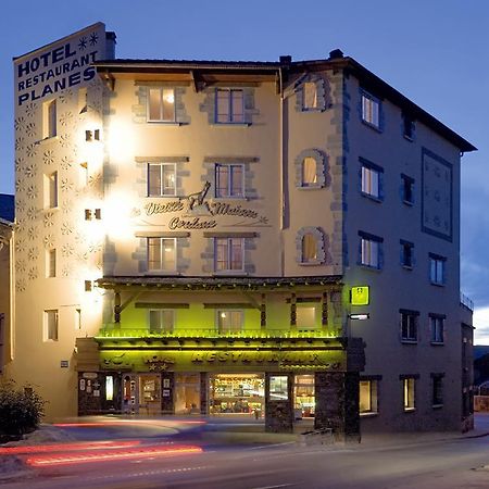 Logis Hotel Restaurant Planes Saillagouse Buitenkant foto