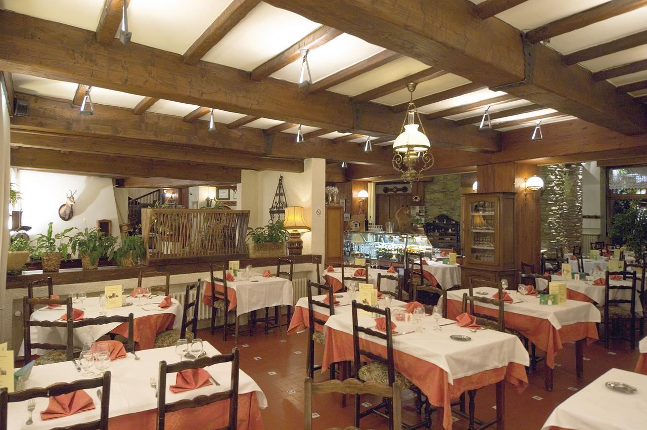 Logis Hotel Restaurant Planes Saillagouse Buitenkant foto
