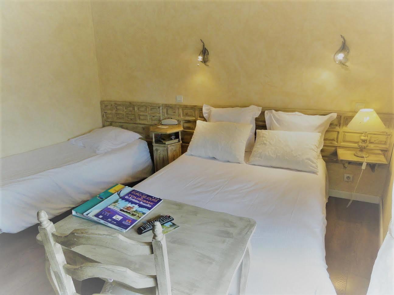Logis Hotel Restaurant Planes Saillagouse Buitenkant foto